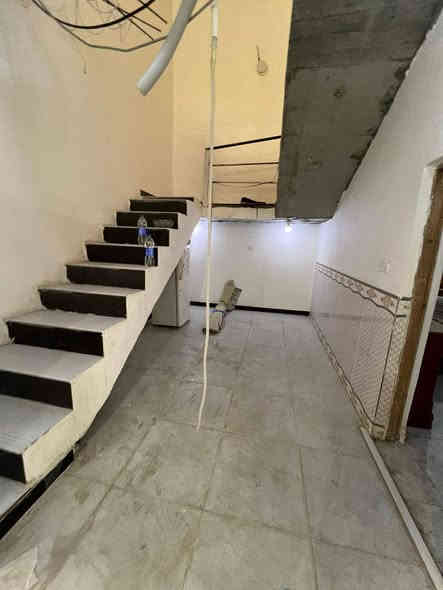 ياالله سلام عليكم توفر بيت بمساحه 120 متر العنوان الجزيره الفيروزيه مقابيل شارع16 البيت قاط ونص يتكون من 3غرف وديوانيه ومطبخ وصاله المشتري ياخذ نسخا من طابو وكالت محكمه ومكاتبت مكتب السعر 60 وبي مجال الستفسار***********
