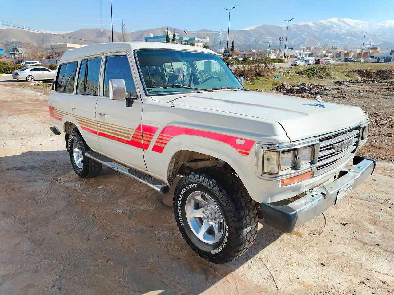 دكس ١٩٨٧ مه كينه 3Fئا رم بلا ستيك سليماني به شه رتي كير و مه كينه ده بل ئه كسل بي مه سرو ف هه مو كيجه كا ني ئيش ده كات جوا ر تا يه جه بلي 25كه لا *********** هه لبجه شه هيد ***********
