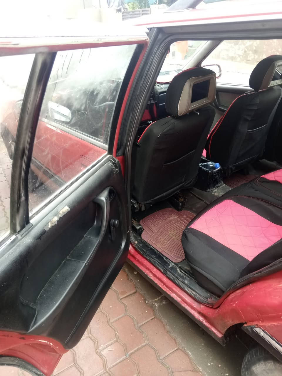 سلام عليكم سيارة حلوه نضيفه مابيه اي نقص السعر /35/بيه مجال/هاذه رقم الهاتف ***********//***********
