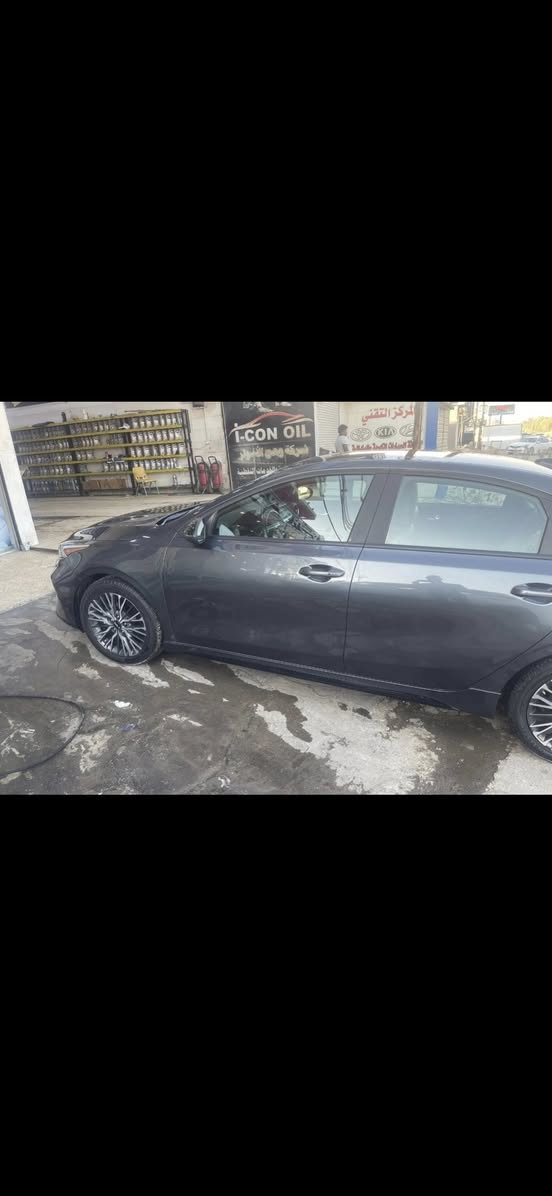 فورتي 2022 جيتي لاين
السيارة باسمي شخصيا تحويل مباشر 

فول مواصفات ماعدا الفتحة

شاشة كبيرة ابل كار ✅

تحديد مسار ✅

بصمة تشغيل ✅

بصمة ابواب✅

اشارة ترحيب✅

تشغيل عن بعد✅

اشاير بالمري✅

توقف ذاتي✅

رادارات 360 درجة✅

صندوق ذكي يفتح عند الاقتراب✅

لد امامي خلفي✅

محرك 2000 دوش المرغوب✅

ارضيه مغلفة ✅

ماشيه 38

مابيها اي نقص السيارة 

حادثها فقط جاملغ خلفي يعني قطعه وحده صبغ وبيهاربارد بسيط بين الباب والجاملغ

والجاملغ الامامي

كير ومحرك ع وضع الشركة

صور الحادث والسونار 

بدون ايرباك كله سليم

مكانها الفلوجة
او بغداد الدورة

***********

سعرها 143 وبيها مجال بسيط
