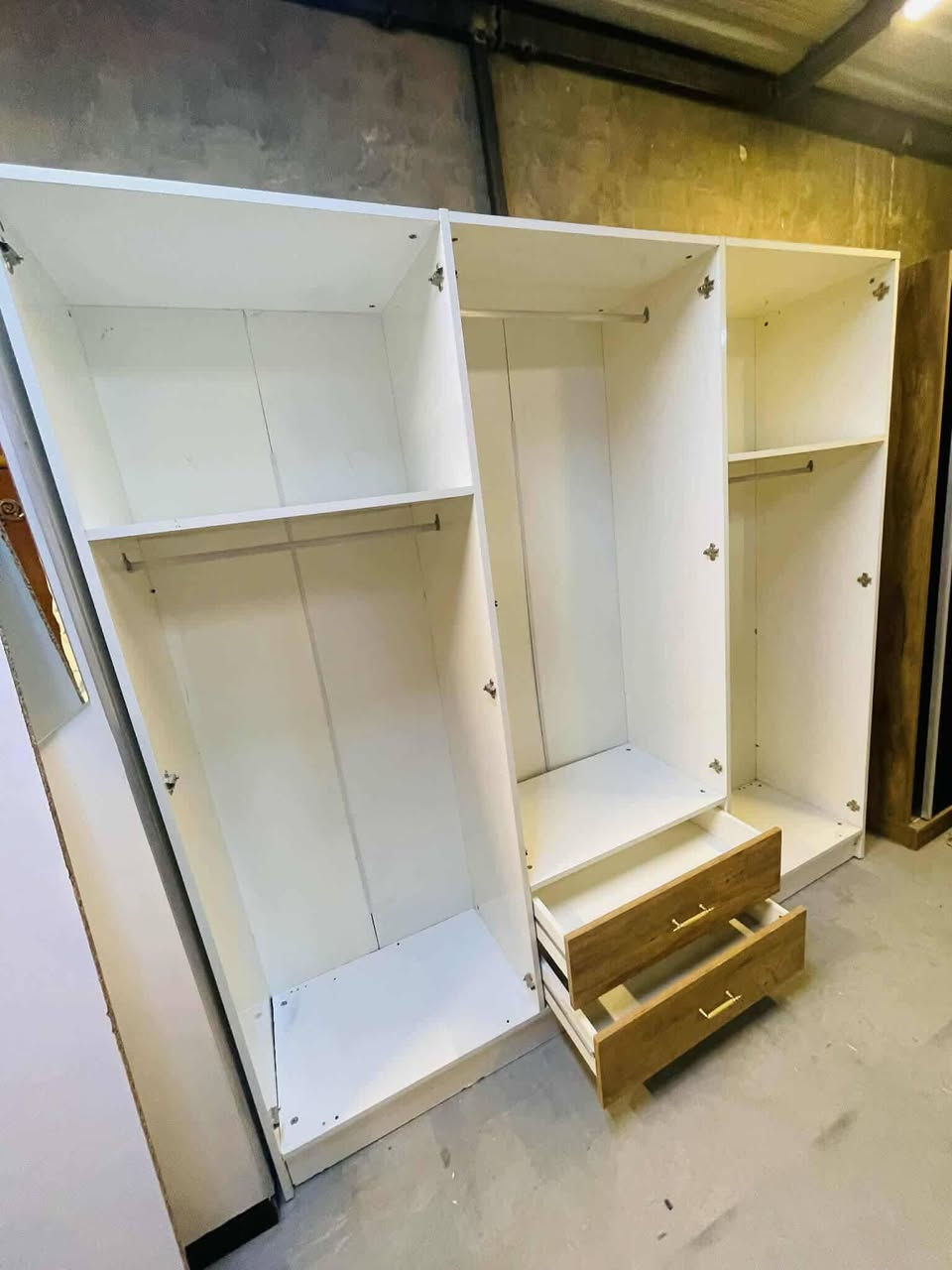 غرفه ترڪي مستخدم 🇹🇷
5قطع 
نضافه 90\💯
نضام ابواب 💢
السعر  500
مع شد🪛 ونقل 🚚  مجاني  داخل بغداد  محافظات بكروه حجز واتساب فقط ***********
