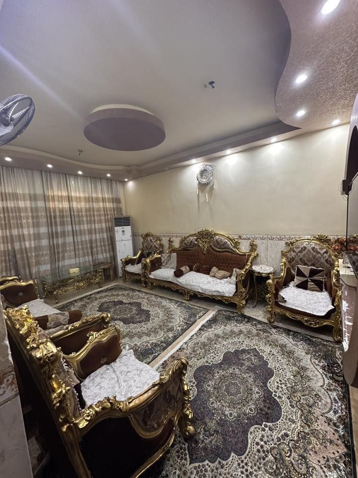 الدار للبيع منطقة الشعب محلة 335 زقاق 15 مساحة 110 الواجهة 5.5 والنزال 20 يقع على شارع 20 يحتوي على 3 غراف 
للأستفسار 
***********
