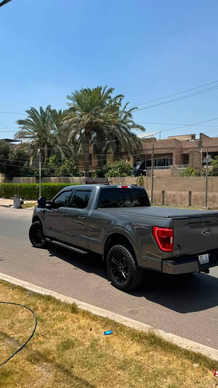 🚘 **للبيع: Ford F-150 XLT Sport 2023**
📍 رقم السليمانية — باسمي تحويل مباشر | وارد أمريكا

**المواصفات الفنية:**
▪️ فئة XLT Sport — فل مواصفات عدا الفتحة
▪️ محرك 3.5L EcoBoost تويــن تيربو V6
▪️ كير أوتوماتيك 10 سرعات
▪️ دفع رباعي 4WD
▪️ باب طويل / بدي طويل

**أنظمة الأمان والقيادة الذكية:**
▪️ قيادة شبه ذاتية (Lane Centering + Adaptive Cruise)
▪️ رادار تحديد المسار
▪️ نظام النقطة العمياء
▪️ توقف ذاتي أمامي وخلفي
▪️ كاميرا خلفية + حساسات

**الكماليات:**
▪️ شاشة كبيرة + Apple CarPlay لاسلكي
▪️ تشغيل بصمة
▪️ كشنات جلد لون مشمشي مع تدفئة
▪️ تبريد السيارة ثلج
▪️ ويل 20 إنج + تخم تايرات جبلية **جديد**

**الإضافات (بضمانات):**
▪️ كتاب تضليل مروري 80% مسموح بكل العراق
▪️ عازل حراري كامل للجامات مع تضليل
▪️ دوسات LORZ تفصال لون نيلي — ضمان 3 سنوات

**الحالة والممشى:**
▪️ الممشى: 58 ألف كم (دخلت بـ 42 ألف)
▪️ حادث بسيط سابق بالجاملغ مع ضرر خفيف بالبنيد — ايرباك الستيرن والبرده فقط راجع سيستم (للأمانة والشفافية)
▪️ السيارة نظيفة جداً وبحالة ممتازة
▪️ لا تحتاج أي مصرف نهائياً — جاهزة للاستخدام فوراً

✅ سيارة تجمع بين الفخامة والعملية والاقتصادية — مثالية للاستخدام اليومي والسفر

💰 **السعر: 30,500$ — وبيها مجال بسيط للجادين**
📞 للتواصل والمعاينة: [***********]
📍 الموقع: السليمانية

