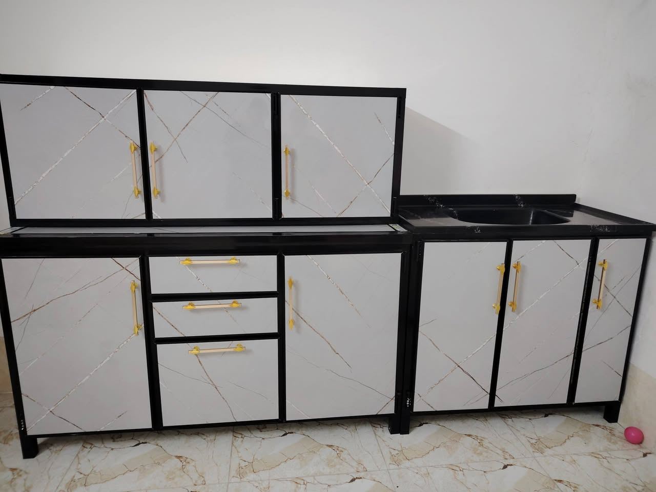 كاونتر المنيوم 3قطع  كاونتر وملحق متر ونص والسنك متر   للبيع جديد مستخدم اقل من اسبوع السعر 275 وبي مجال بسيط 
موصل تلكيف 
للتواصل ***********
