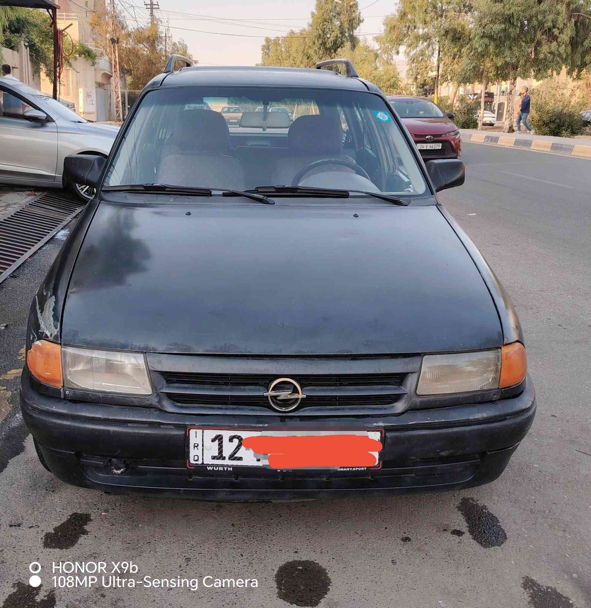 السلام عليكم.. استرا ستيشن أسود نفطي السيارة بلادي بيها تقحيل قليل موديل 1992 طخم جديد تايرات وباتري جديد سيارة جاهزة الكير شرط والمحرك بي صوت كم شفت حجم 16 شرط التحويل .. السعر 40 بيها مجال شي قليل المكان سادة بعويزة *********** أو مراوس مع تكسي افيو أو سي كي *********** غير متواجد عل واتس اب والماسنجر
