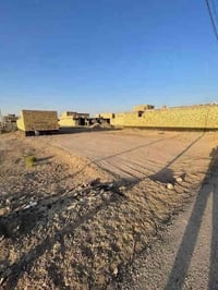 قطعة أرض للبيع 200 م  حي القصور نزلة معمل الكبة بنص البناء خدمات كاملة...