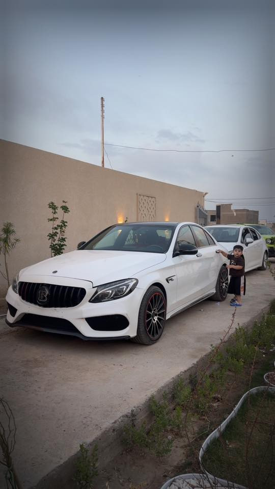 الموديل 2017 AMG نضيفه جداً
كلين تايتل فقط  صبغ شبر بل جاملغ الايسر 
فول مواصفات 1/1 سبشل اوردر من امريكا 
بانوراما 
دبل ماوس 
شاشه كبيره اوردر من الشركه C63
كامره خلفيه دواره 
كشنات كهرباء خزن ميموري
كشنات تدفئه 
علامات ترحيب أبواب 
رادار امامي 
نقطه عمياء 
بصمة تشغيل 
لايتات زينون ديناميك
وياله AMGبلاديه اصليه 
استيرن تدفئه كهرباء 
صعود ونزل للستيرن تلقائي عند تشغل سياره 
نظام Auto hold 
مري قلاب عند رجوع
أبواب ترحيب
بصمه 
مري شفط 
مري كهربائي  
بعد بيها هواي مواصفات 
السيارة عليها كت برابوس مرتب بدون صبغ ولا اي شي

مسويلها ادامه كامله للسياره صدر كامل جديد ومن دهن وباتري ونوزلات ودسكات امامي خلفي جدد وفيت بم وبوليش وحمام للداخل وتنضيف الغرفة الاحتراق كامله من كل النواحي

عنوان السيارة بغداد المنصور   
 ***********

