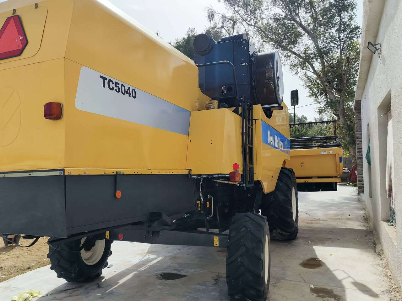 للبيع حاصده نيوهلند موديل 2020 /4050 قايش رقم سليمانية مكينه مكفوله كفاله عامه مديومه وجاهزه كبل للحصاد مشتغله 2000ساعه للاستفسار***********
