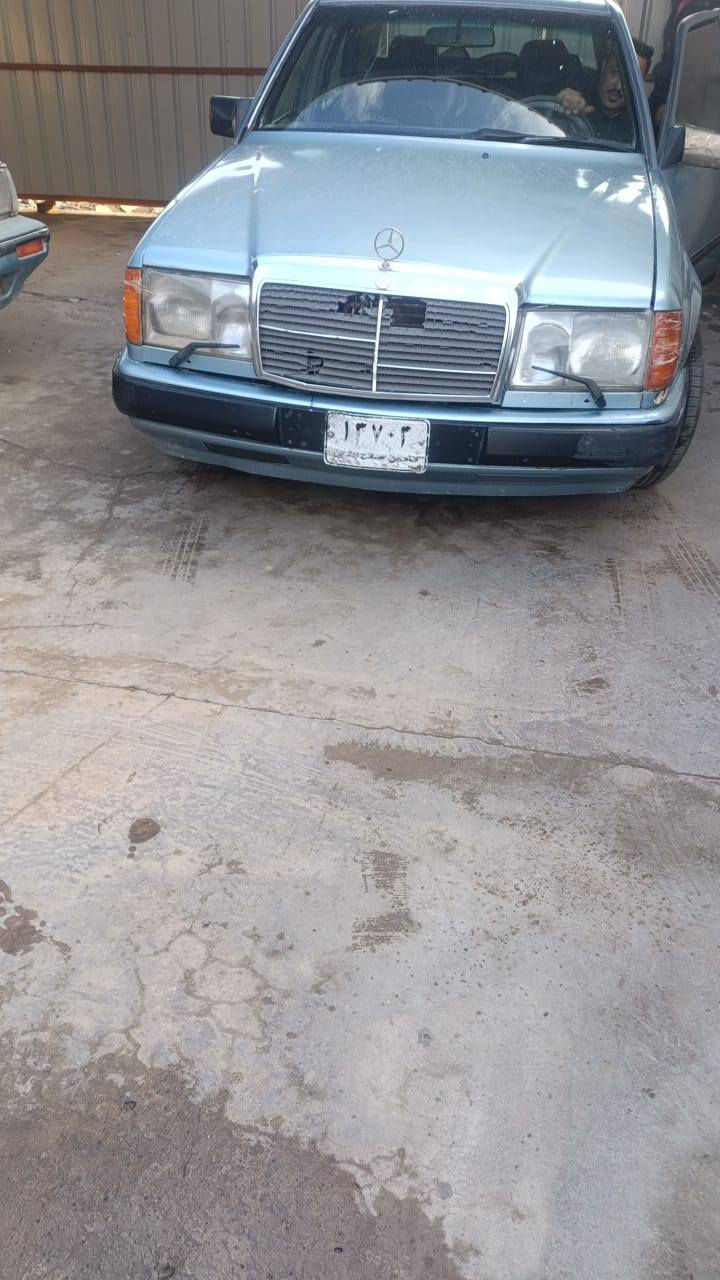 السلام عليكم مرسيدس للبيع  سنويه موجوده بس راعيها ماندلو مراوس بمكصوص ملكه أو اڤنتي. صدر جديد تايرات كشره نضيفه   كير ومحرك شرط محرك بطه مكاني صلاح الدين بيجي سعر 33وبيها مجال الرقم***********
