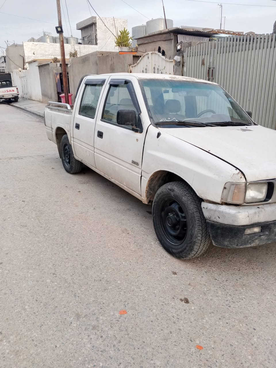 پیکاپ ئاسوزو مۆدیل  2001 بۆ فرۆشتن گێرو مەکینە بە شەرت شانسیو ئەکسل بەشەرتژ.م *********** سعر35
