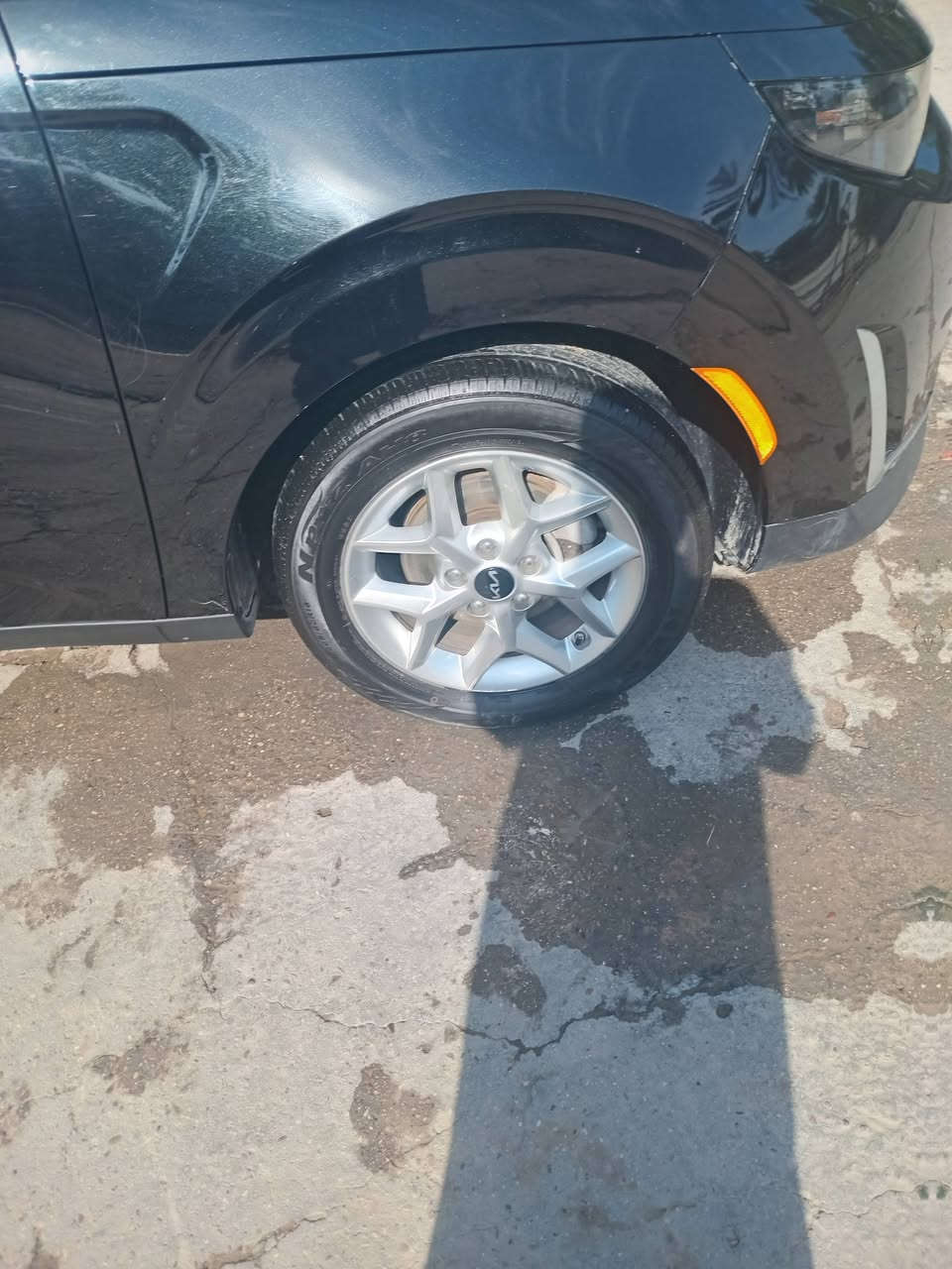 كيا صول موديل2024 السعر180$ العنوان حله حي الصحه رقم الموبايل ***********مكفوله بس بيه اقل من شبر بالبنيد مصلح على البارد مكينه2000 دوش ماشيه 27ميل رقم بابل الجديد وباقي المواصفات معروفه
