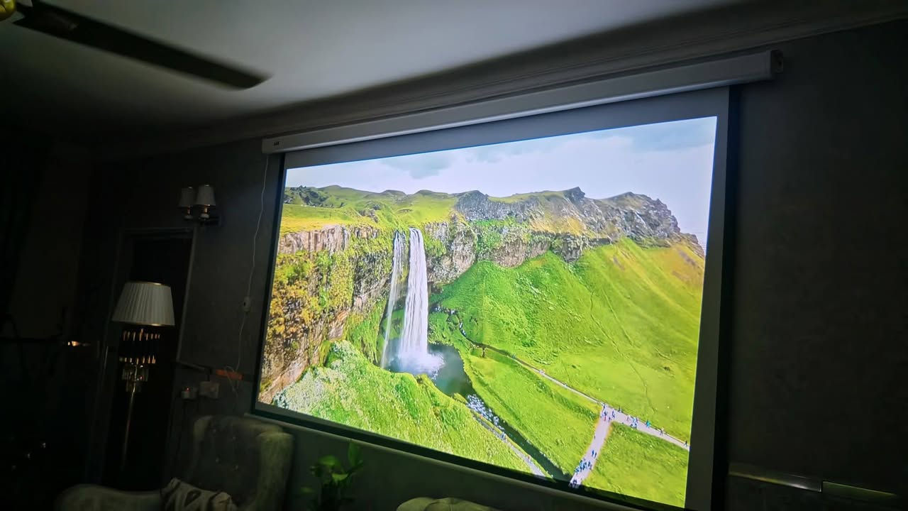 داتا شو موديل wimius k1 جديد غير مستخدم ansi 1200   دقه ممتازه يعمل انعكاس على جميع الموبايلات منافذ hd صوت محيطي واضح
دقه عاليه يدعم 4k
للحجز والاستفسار واتس اب
***********
