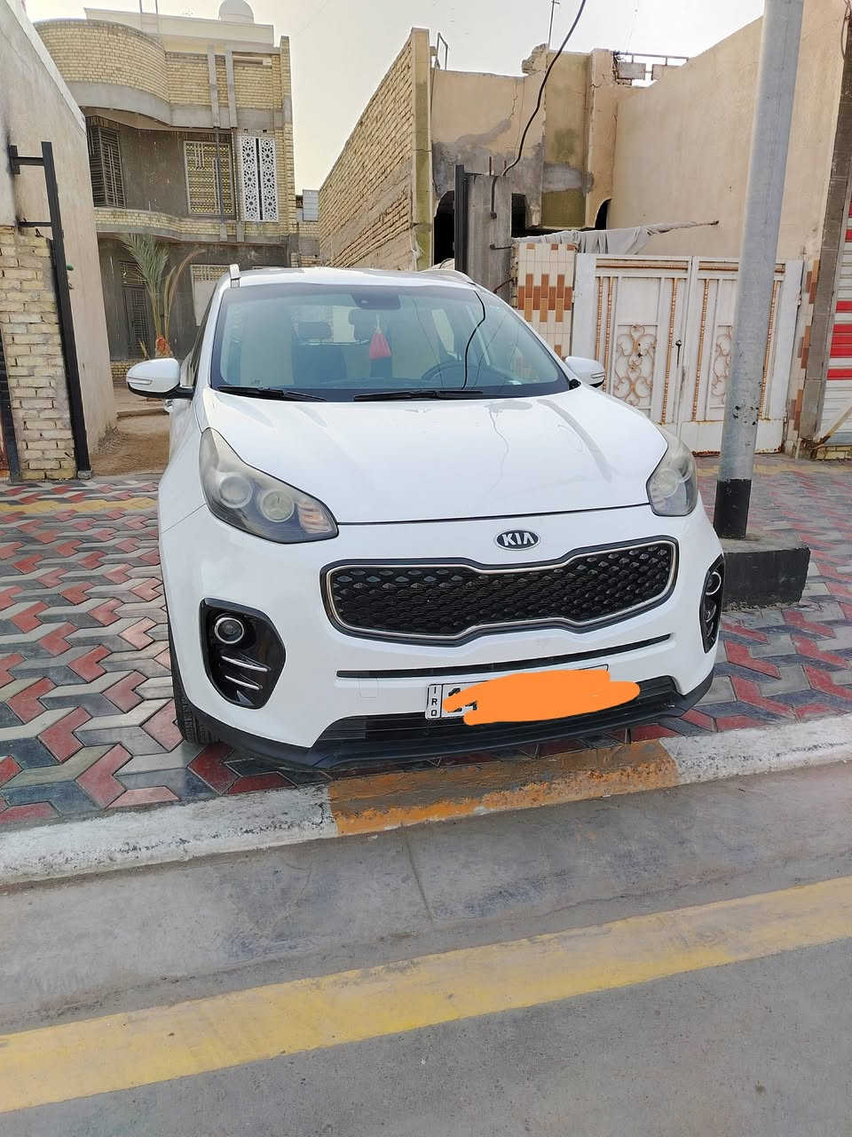 للبيع سيارة سبورتج 2017 وارد خليجي
رقم الماني السيارة بأسمي تحويل بنفس اليوم
مكينة دوش 2000 
 كير ومكينة  كفاله
تحكمات ستيرن
سويج
سيارة جاهزة ومرتبة وما تعبانه
موظف وعلى ايدي من الدوام للبيت
التفاصيل بالسونار.
للاتصال على الرقم  ***********
السعر. 175
