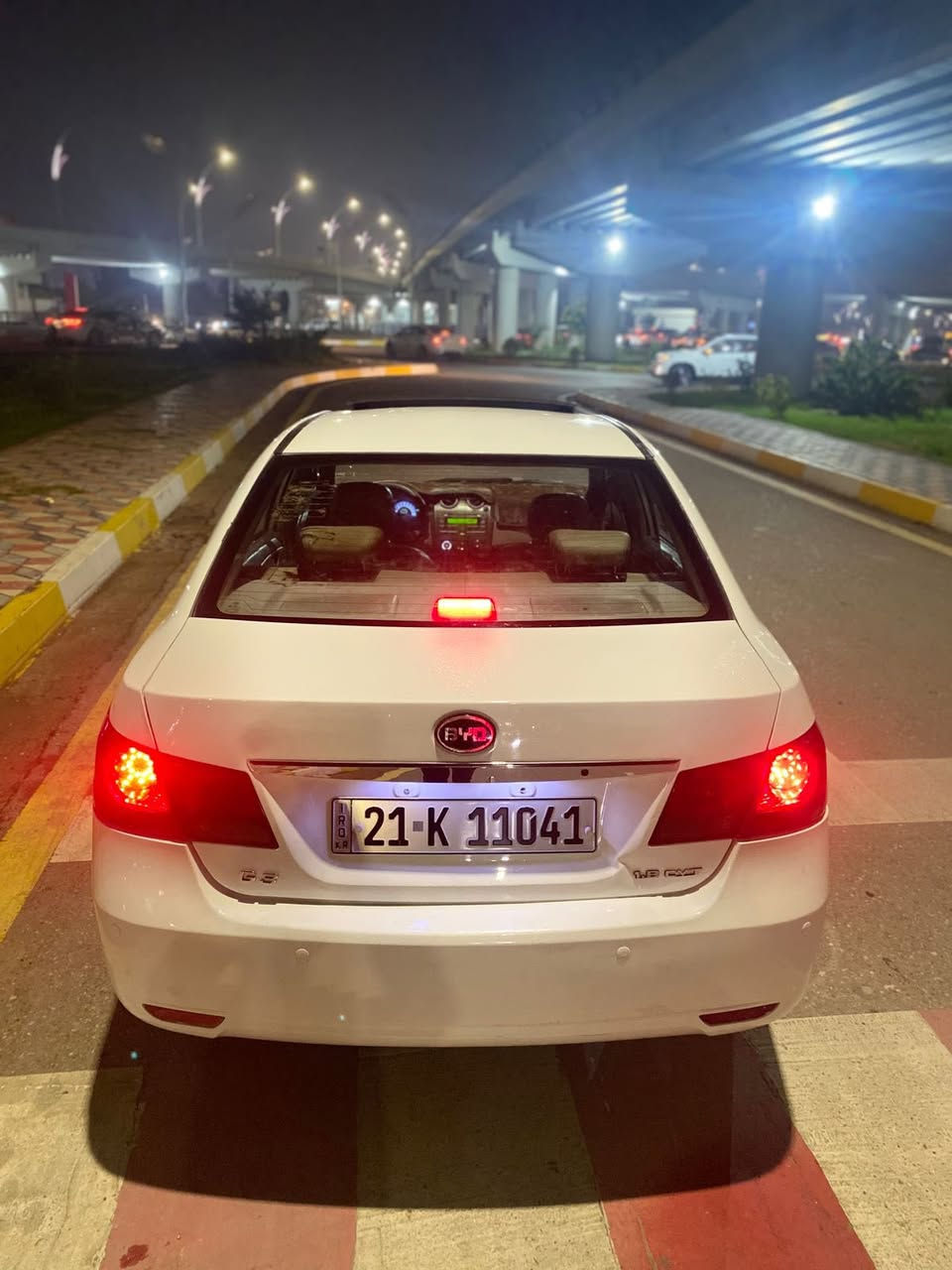 سلام عليكم.. سيارة للبيع  المستعجلBYD.. محرك 18 جديد صدر جديد تبريد ثلج ❄ كير أوتو بشرط موديل 2014 بدون صبغ بس بيها ثلاث قطعات بارد تايرات جديد... السعر 62
 بيها مجال للطيبين..  
***********
