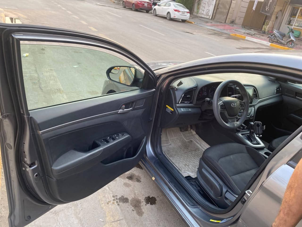 سلام عليكم النترا ٢٠١٨ تبريد شغال سياره ما اطلع بيه بس اروح بيه لجامعة طالب اني بيه منضومة غاز مكاني الدورة ابودشير 
سيارة بسمي 
سيارة ناعمة 
***********
