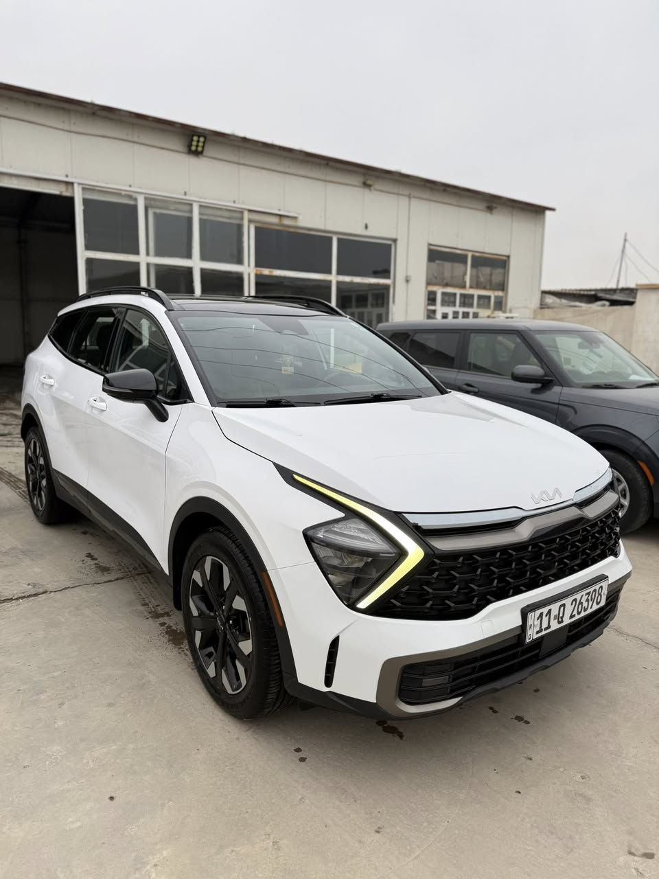 سلام عليكم

سبورتج امريكي للبيع 
امريكي موديل 2023 لون  ابيض 
- ضرر السيارة بيها باب صندوك صبغ اثر بارد

خشم جامرلغ اصبعين صبغ وبيها وره باب سايق شبر صبغ

-مواصفات  

بصمة

كشنات جلد 

شاشة متصلة 

صندوق كهرباء 

شحن وايرليس ومنافذ شحن خلفية 

رادار امامي وجانبي 

حساسات 

كرسي سائق كهرباء والكراسي الامامية تدفئة 

هاند بريك دكمة 

ترحيب عند الاقتراب وبصمة دخول ذكي 

تشغيل عن بعد 

-انظمة قيادة( سبورت، نورمال ، سمارت )

قطعتين تبريد  

فور ويل 

قيادة ذاتية ( تحديد مسار وتحديد سرعة ) 

توقف ذاتي

اشاير بالمري 

شاشة لمس متغيرة للتحكم بالميديا والتبريد 

تحكمات فول بالستيرن وبعد بيهة مواصفات 

-سيارة ماشية112 الف مرقم بغداد 

باسمي 
سعرها 223وبيها مجال 

‭0770 472 0277‬
