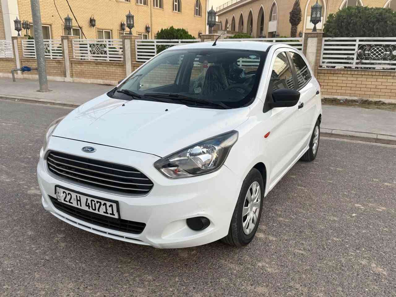 فورد فيگو ٢٠١٦ ي خه ليجي 
سه يا ره كي زور جوان و خاوينه
 ٤ وه ره قه ي غه رامه له سه ره دواي مه عمه له ده يگه رينمه وه 
سه يا ره كه نيو ده رگاي بوياغه له گه ل بسته ك جاملغي له گه ل ٢ و ٣ شويني بجوكي ته عديله 
بشت و بيشي كه بسه و هيج ژورئي نه گرتوه و هيج ئيرباگيشي نه ته قيوه 
به شه رت گير و مه كينه و ته بريد 
٤ تا يه ي نوئي له بنه و به ناوي خومه 
ره قه م و سه نه وي نوييه تا ٢٠٢٨ 
شوين ؛ هه ولير 
سعر ؛٧٢$ كه مه ك مه جال 
ره قه م ته له فون ؛*********** أربيل, العراق
