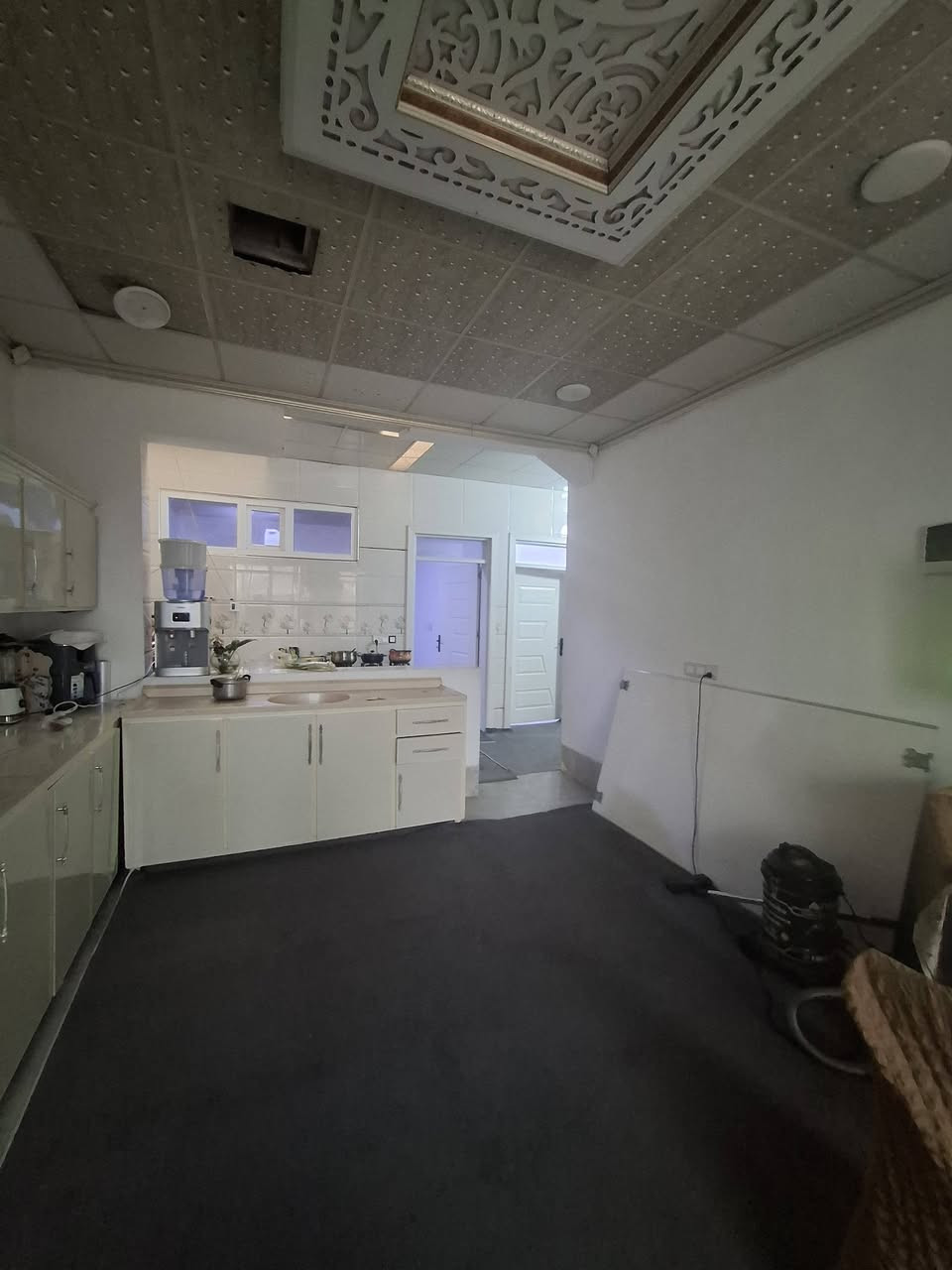 دار للبيع 162 متر ركن طابقين مقابل شورجة ازاد راعي
طابق الاول.. 2 غرفة نوم هول مطبخ استقبال صحيات عدد2
طابق الثاني مطبح + هول غرفة نوم صحيات 
فرع عريض 18 متر  قريب جدا من شارع العام
فول خدمات كهرباء ماء حلو كل يوم تبليط 
فول سيراميك 
نظام دكت مركزي + نظام كاميرات 
سعر 70مليون بي مجال هاتف ***********
