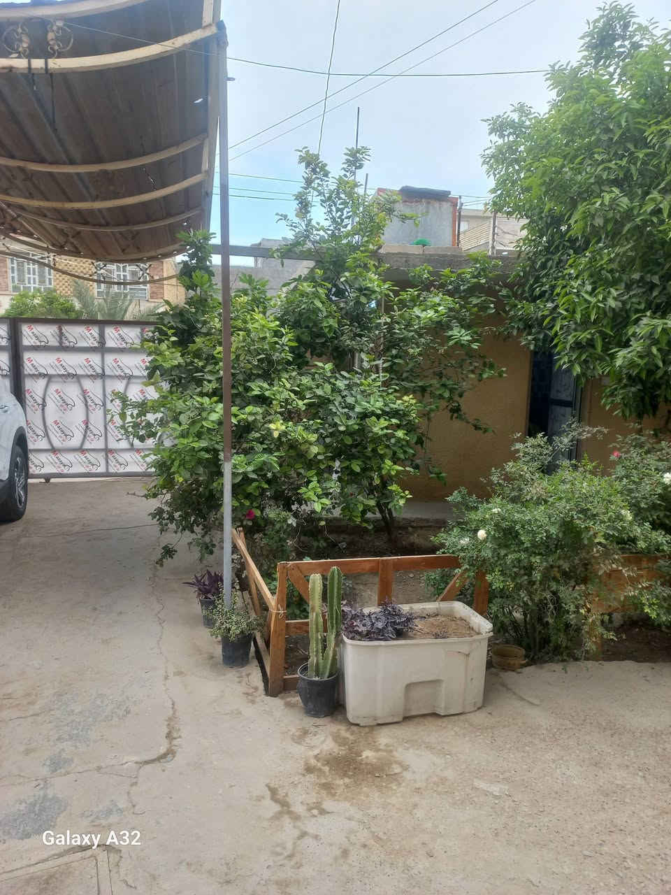 السلام عليكم ورحمة الله وبركاته البيع بيت ٢٠٠متر طابقين الطابق الاول ستقبال ومطبخ و حولي و غرفة نوم وحمام وترك خلفي الطابق الثاني ٣ غرف نوم و صحيات على شارع ٢٥ في قرية الانتصار مقابل مستشفى حماد شهاب السعر ٩٥مليون الاتصال على الرقم ***********
