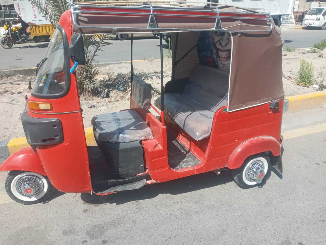 لبيع تكتك باجاج موديل 2018 دخوليه 19 تكتك بلاديه حلوة وجاهزة لشغل اوراق كامله السعر 4500 وبيها مجال العنوان بغداد  رقمي ***********
