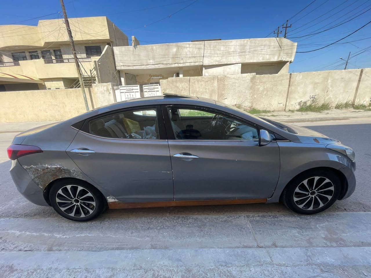 السلام عليكم 
النترا 2016 خليجي محرك 2000 دوش
فول عدا البصمه GLS 
سلايد روف 
مري كهرباء +اشاير
كشافات لد عدسه 
تحكم ستيرن شاشة اعطال 
مثبت سرعه 
مانع انزلاق 
تبريد قطعتين
ثلاجه 
بيها باب مبدل عكس السايق فقط والباقي موضح بالصور بس صبغ يرادلها 
أبيع على وضعها وانت تكملها يرادلها ترتيبات 
السعر 93 للاستفسار الاتصال على الرقم *********** بغداد, العراق
