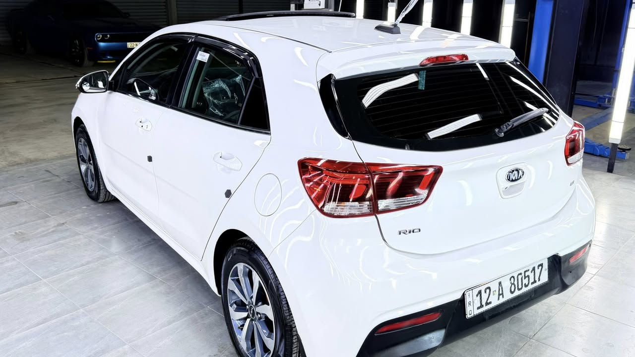 السلام عليكم كيا ريو 2018 فول مواصفات 1/1 رقم نينوى سياره جديده      
بصمه تشغيل 
فتحه سقف 
كشنات تدفئه 
ستيرن بي تدفئه 
شاشه كبيرا 
كامرا 
مانع اسطدام 
لايت ابيض عدسه 
اشاره بل مراة 
سياره بيها مواصفات بعد حلوه  وسعرها 130 وبيها مجال قليل ‭٠٧٧٣ ٢٨٤ ٨٩٠٢‬
