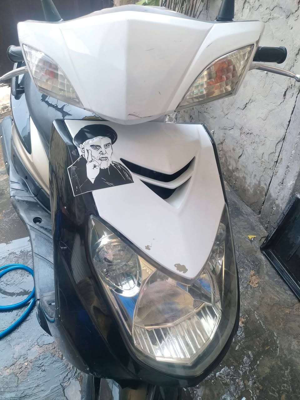 السلام عليكم من رخصة الادمن دراجة سكنس فحل ابيع كوم حديد دراجه امانة لله بارحه بدلتلها تاير خلفي جديد ( لعدم تفرغ طالب سادس ومحتاج وريد بيعها وان شاء الله ياخذها شايف خيرها امانة لله لابياع والأشراي) العنوان بغداد الجديدة النعيرية***********
