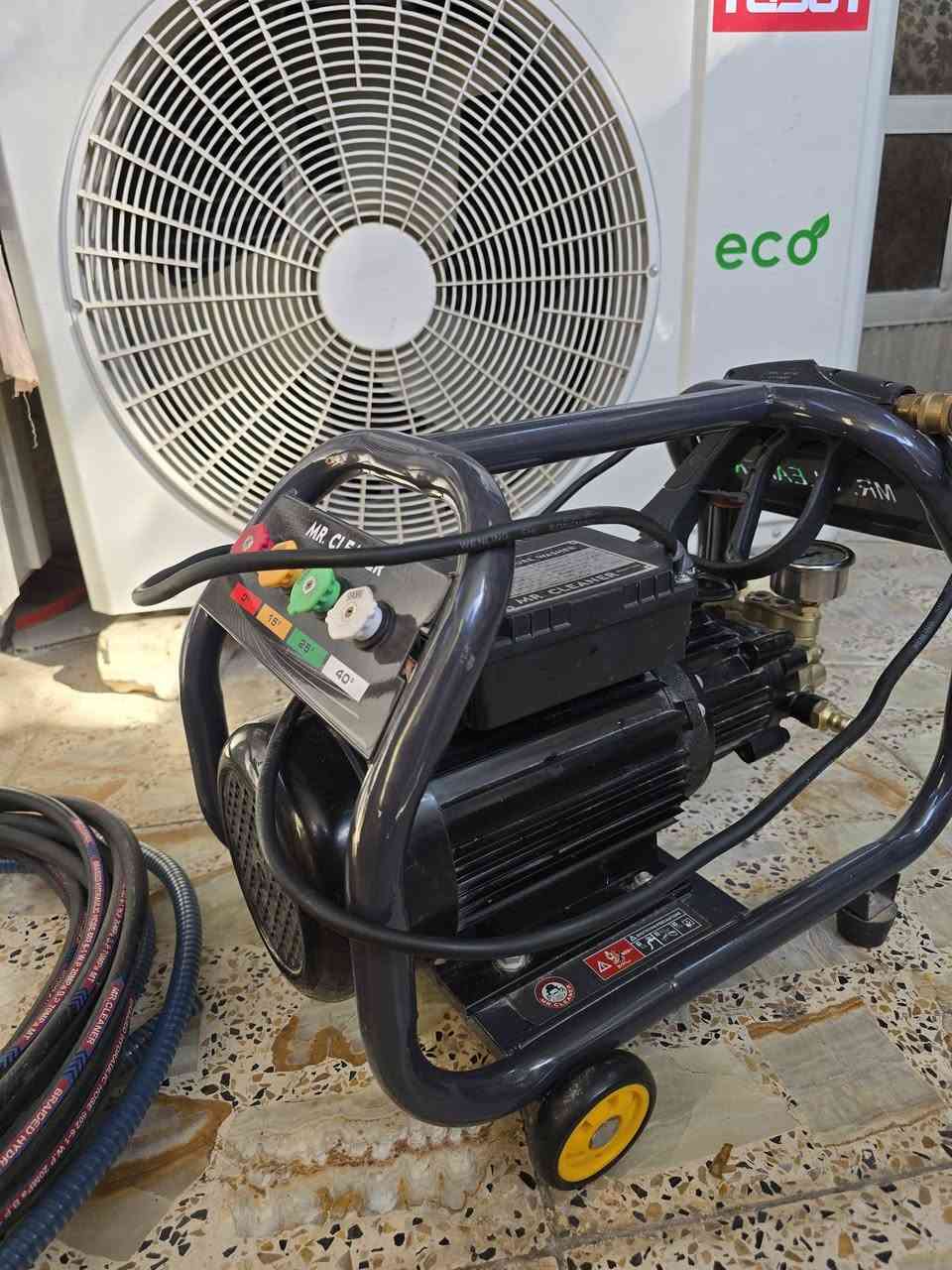 السلام عليكم 
‏فارة غسل ماركة MR. CLEANER قوة 150 بـار 
‏ الفارة قوية كلش ونضيفة استعمال قليل يمكن 5 مرات غسلت بيها سيارة تجي ارميجر وضاغطة اصلي وملف نحاس بالكامل وصوندة 15 متر اصلية تتحمل فوك 150 بـار وبعد مواصفات حكتبهن جوه 
‏السعر 190 الف ما بيها مجال وسعرها مو هواي ماخذها 260 الف من جادر الاصلي موجودة بصفحتهم تكدرون تتأكدون من سعرها
‏يتوفر توصيل بغداد ومحافظات 5 او تحب تجي البيت تاخذها مكاني بغداد الشعب شوف اليخدمك واني حاظر  متواجد خاص او واتساب *********** 
‏ ملاحظة فقط مراسلة ما اكدر اتوفر اتصال 
‏
‏ 🔹العلامة التجارية: MR. CLEANER
‏النوع: ضاغطة غسيل عالية الضغط (High Pressure Washer)
‏الموديل: MR.C180
‏سنة التصنيع: 2024
‏-------------------------------
‏🔹 المواصفات التقنية 
‏الجهد الكهربائي: 220 فولت
‏ملف: نحاس ۱۰۰%
‏التردد: 50 هرتز
‏القدرة: 3000 واط
‏القوة: 5 ونص حصان
‏الضغط الأقصى: 150 بار
‏معدل تدفق الماء: 14 لتر / دقيقة
‏سرعة المحرك: 2800 دورة/دقيقة
‏المكثف (Capacitance): 75µF / 450V
‏الوزن: 17.3 كغ
‏-----------------------------
‏🔹 فوهات الرش (4 نوزلات) 
‏    🔴 0° /  🟡 15° /  🟢 25° / ⚪ 40°
