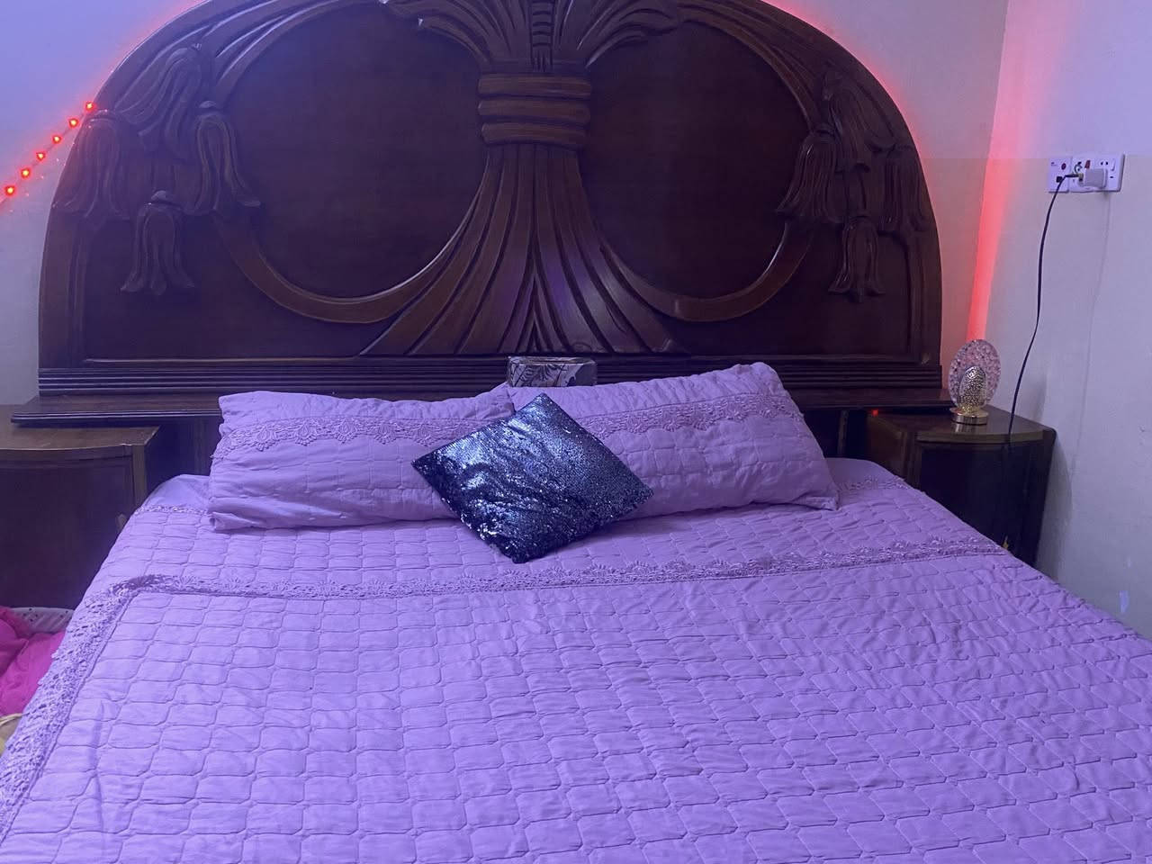 السلام  عليكم عندي غرفه أخشاب صاج عراقي نضيفه وقويه كنتور ٦باب مع ملحق وميز تواليت وجربايه مع الدوشك وتعلاكه  السعر ٤٥٠وبيه مجال المكان بغداد الأمين الثانيه راسه المعلمين مجمع ال٤٠٠


**إذا كنت صاحب هذا الإعلان وتريد حذفه لأي سبب، رجاءا أرسل رسالة إلى الدعم الفني**