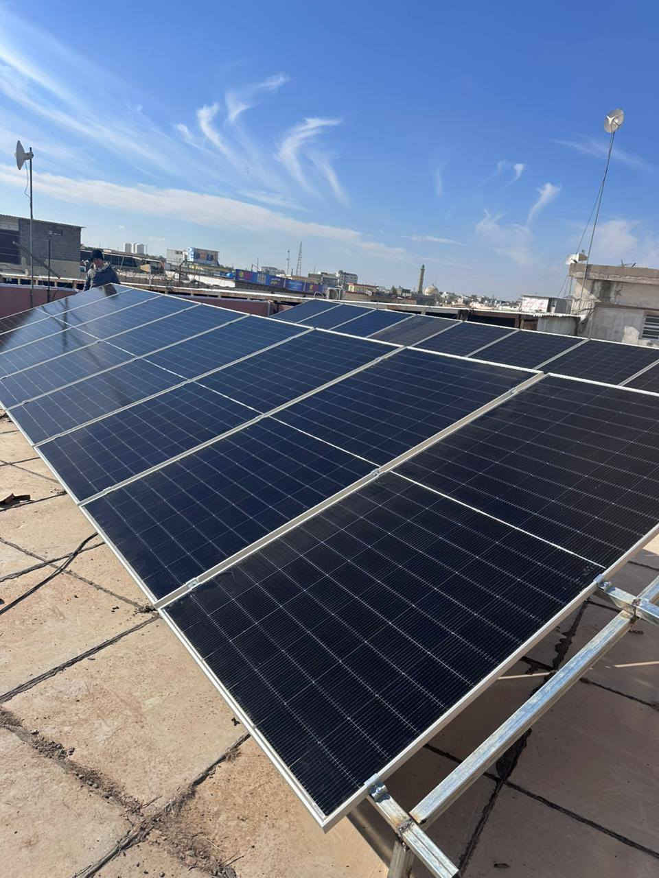 اليوم الخميس الموافق 15/1/2026
تم بعون الله إكمال نصب  وتشغيل منظومتين  للطاقة الشمسية في قضاء #بعقوبة مخازن جرف الملح
* المنظومة الأولى: 
تجهز 24 أمبير نهارا  15 أمبير ليلا وتتكون المنظومة من:-
1-ألواح شمسية عدد 12 قدرة اللوح الواحد 620 واط
2- بطارية نوع ليثيوم قدرتها 15 كيلو واط
3- أنفيرتر قدرته 8 كيلو واط
4- بورد خاص بالمنظومة متكامل الحماية
5- هيكل حديد مغلون مقاوم للصدا

* المنظومة الثانية كذالك في قضاء #بعقوبة مخازن جرف الملح ونفس تفاصيل المنظومة الأولى. 

تجهز 24 أمبير نهارا  15 أمبير ليلا وتتكون المنظومة من:-
1-ألواح شمسية عدد 12 قدرة اللوح الواحد 620 واط
2- بطارية نوع ليثيوم قدرتها 15 كيلو واط
3- أنفيرتر قدرته 8 كيلو واط
4- بورد خاص بالمنظومة متكامل الحماية
5- هيكل حديد مغلون مقاوم للصدا
#ملاحظه: لانعمل ببطاريات التجميع الرديئة. 

بإدارة عمر ياسين 
وحسن سالم
للأستفسار أكثر الأتصال او مراسلة الأرقام  التالية. ‏
0771 206 0460  
***********
