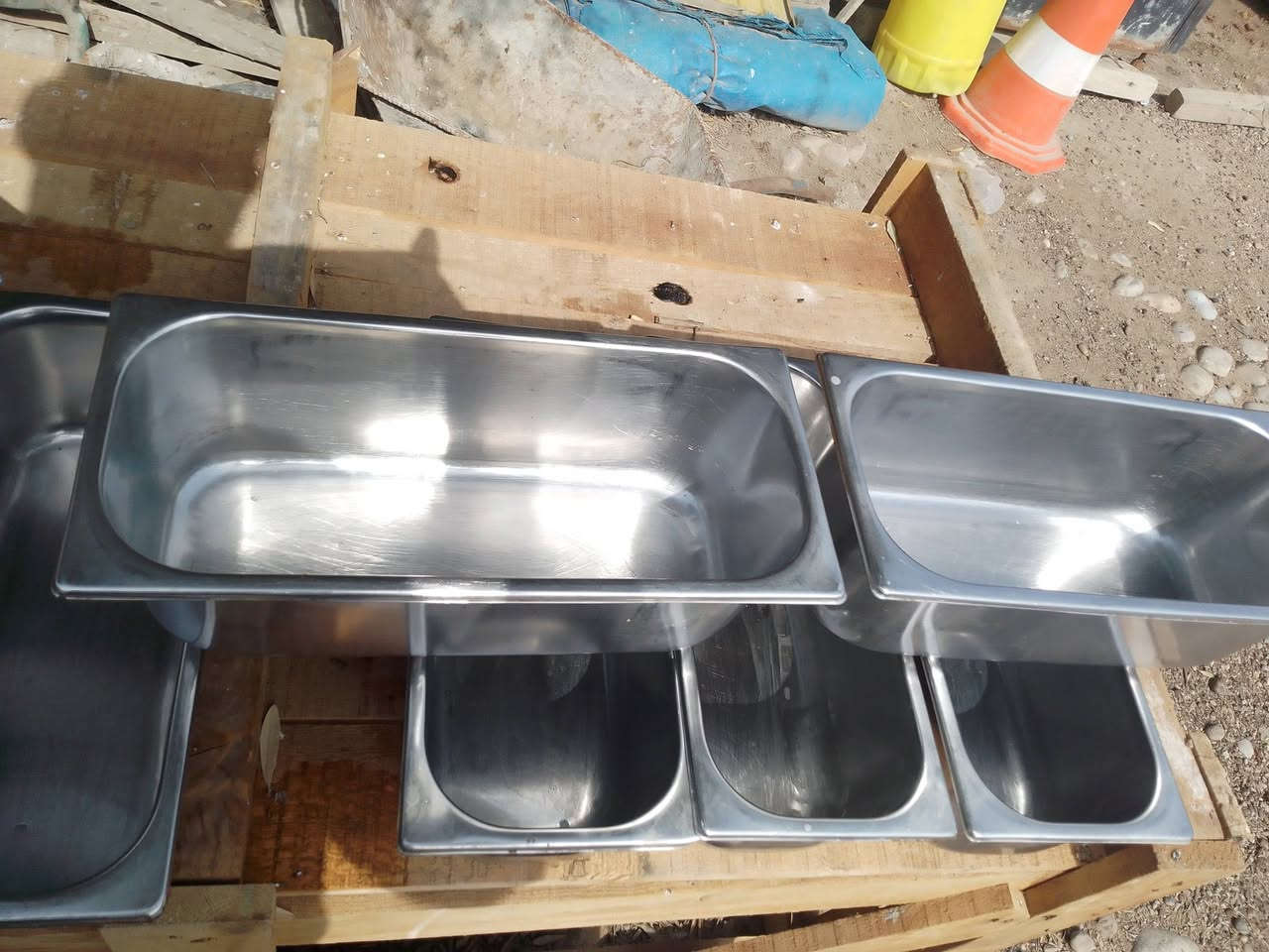 حافضات استيل الصلي مال مقبلات سعر الوحده ٦ تالاف العدد ٩ مكاني المحموديه ***********
