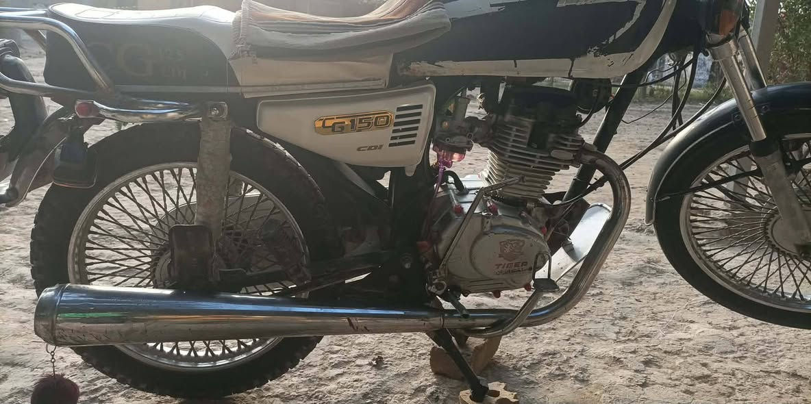 السلام عليكم دراجه لبيع تايكر مديل 20 فول نضافه شعله معدل كهربايات شغاله كاله دراجه شوفت عينك حلوه مرته نصبه فول تجي تفحص وتمشي سعرها 350 بيه مجال ابو ل 300 اعبر ل منشور ما ابيع فدوه لي مو شراي لا يجي ول شراي يشلع عيوني هذه رقمي ***********
