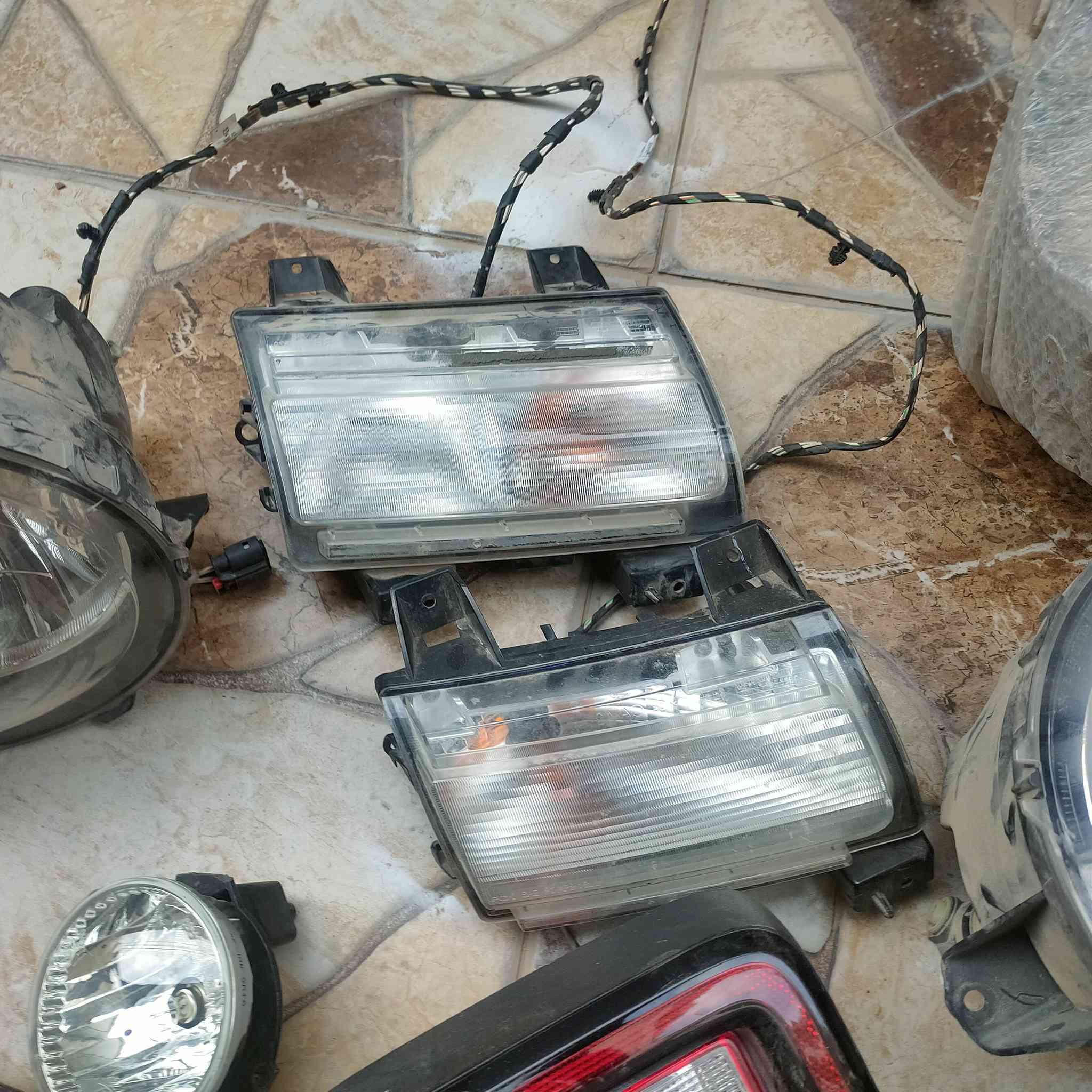 عندي لايتات امامية عدد 4 وكالة وسكن لايت وبگ لايت جدد ماشديناهن مكاني ارببل


**إذا كنت صاحب هذا الإعلان وتريد حذفه لأي سبب، رجاءا أرسل رسالة إلى الدعم الفني**