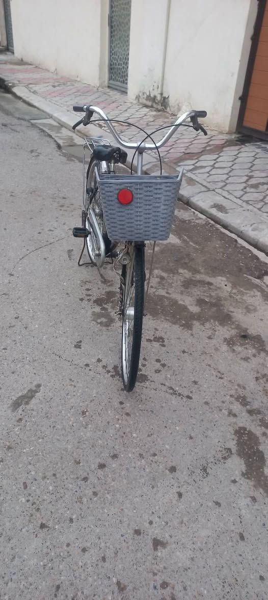 السلام عليكم بايسكل للبيع حجم 27 حساس دبل كلوب بدالة بي بس اني لاغيها كامل مكمل لآخر حباية مكاني بعقوبة خلف المحافظة السعر 100 وبي مجال للإستفسار ***********
