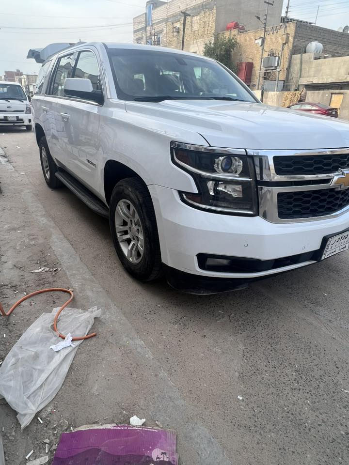 السلام عليكم
تاهو 
2017 
وارد خليجي مكفولة من الضربه و الصبغ 
كير مكينه ما مفتوح مكفولات 
تخم تايرات جديد 
تبريد منضومه كامله جديده 
السيارة رقم بصرة بسمي تحويل شوكت ما يعجبك 
السياره بيها جاملغ خلفي بي بارد معدله درجه اولى 
الباب خلف السايق مبدل اصلي نفس اللون و بيها مكانين بارد
السيارة ماشيه 145 قابل لزياده 
مكان السيارة البصرة 

السعر 335 وبيها مجال 
الاستفسار اكثر ***********
