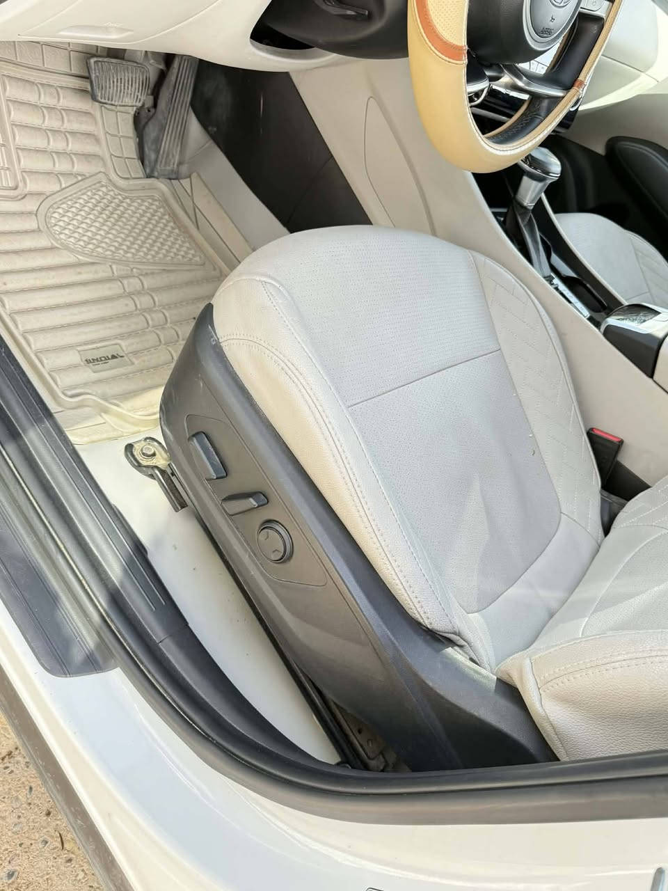 السلام عليكم 
توسان خليحي موديل ٢٠٢٢
السياره كفاله عامه 
فول مواصفات دبل كشن كهرباء داخل ابيض كشن جلد عدا البنوراما 
محرك ٢٠٠٠ دوش بلادي
سبير منازل
سياره كله ع وضع الشركه 
رقم بغداد شرط التحويل
وشرط السونار
مكان السياره المحموديه
***********
***********
