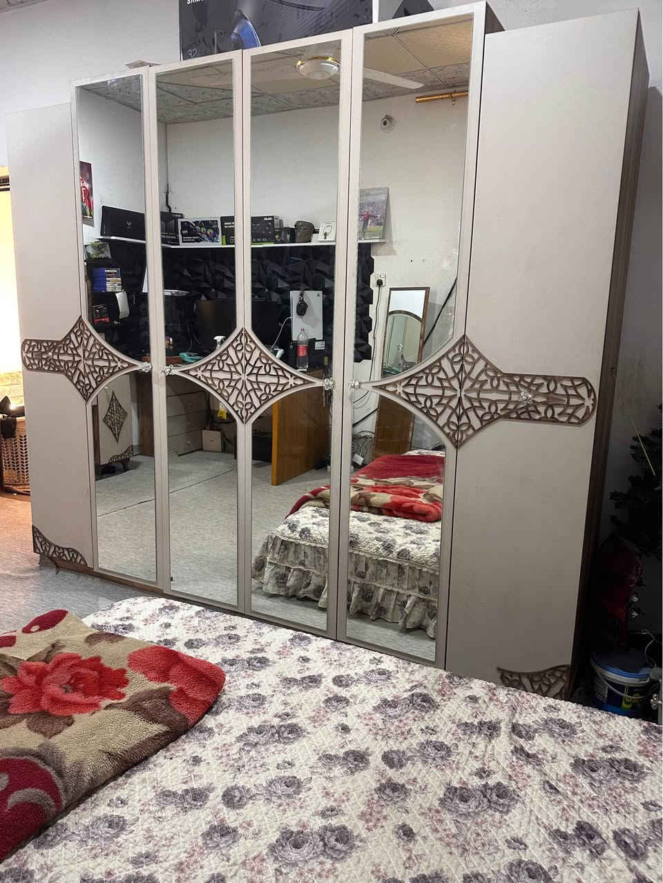 غرفة اخشاب تركية مثل ما مبين بل صورة بحالة جيدة اول شدة الها بغرفتي 
كنتور6 ابواب   
العنوان -النجف /حي الوفاء 
للشراي يفصخها وياهذها 
***********
استخدام شاب النجف, العراق
