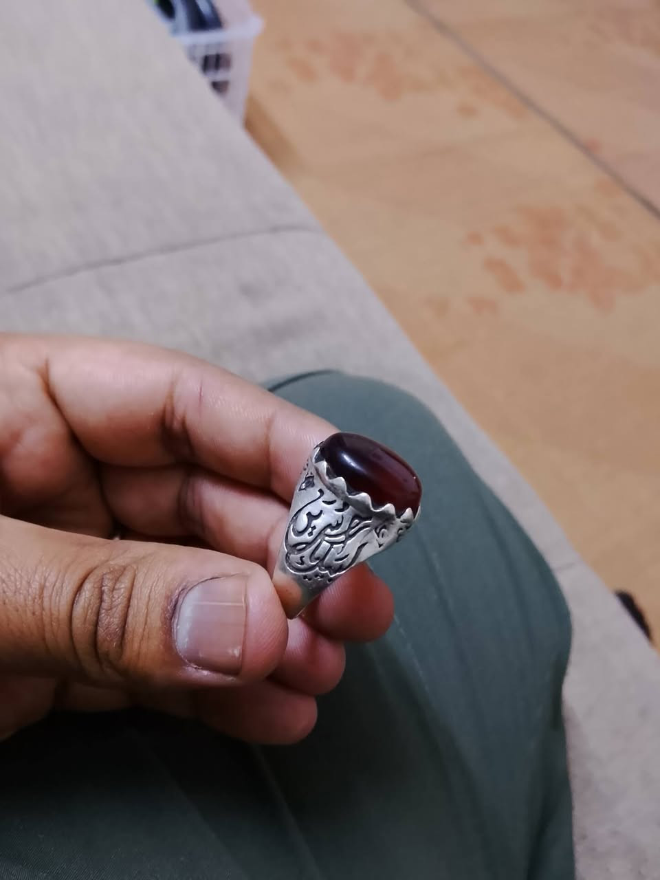 خاتمين عقيق صياغة عراقي وسط السعر 100الف ثنيهن بغداد ***********
