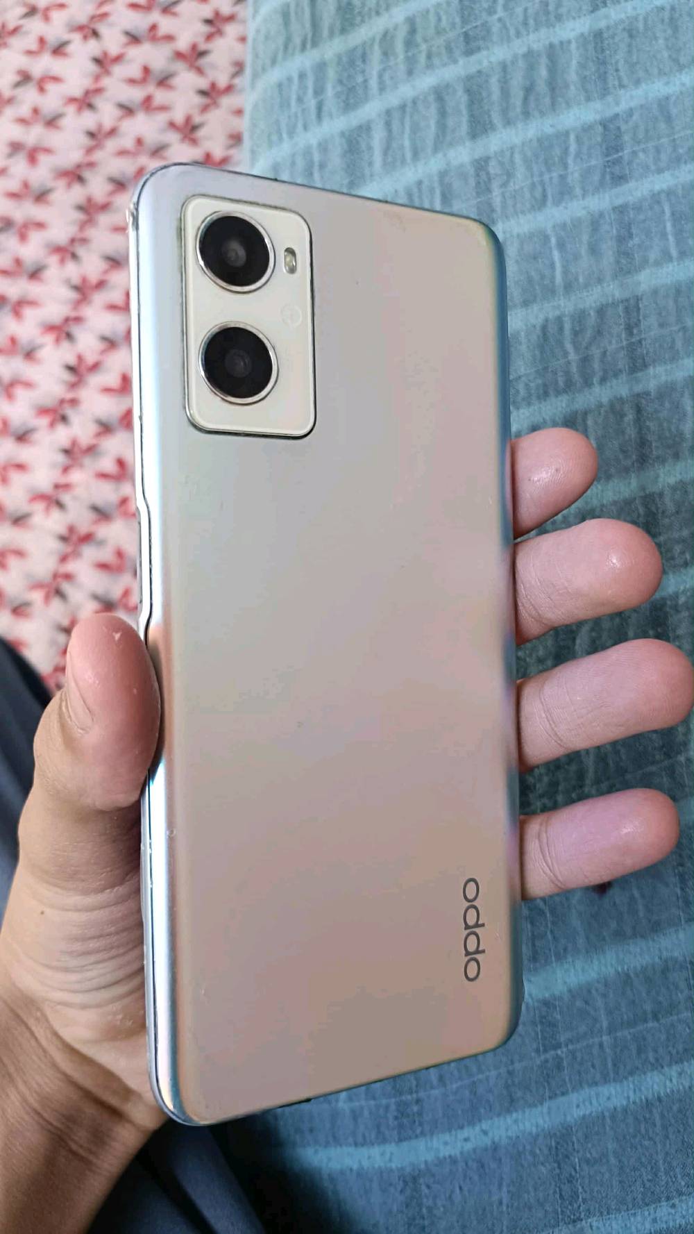 السلام عليكم جهاز اوبو للبيع جهاز حلو ومميز حته لونه 

جميل مبدل شاشه اصليه وشاشه بيه شوي لثمه من فوك يم 

سماعه الاماميه ما تبين بطاريه🔋500 مللي امبير  ذاكره 256 صوت جهاز روعه جوده عاليه بصمه شغاله ولباقي كله شغال سعره 133 وبي مجال عنوان بغداد الزعفرانيه 🤍 