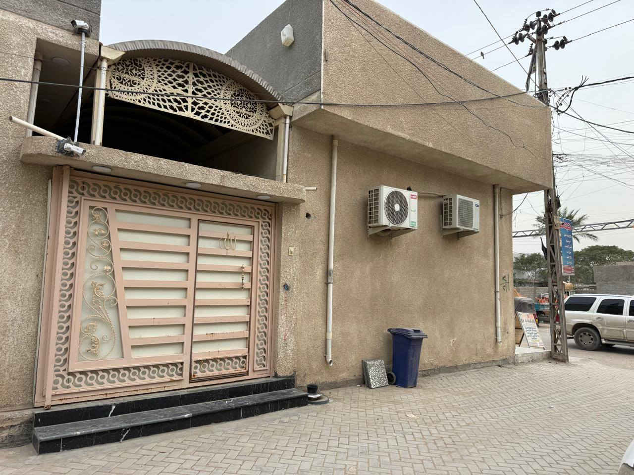 دار للبيع موقع تجاري بناء محلات عدد ٣ وبناء دار طابقين غرف نوم عدد ٣ صحيات عدد ٣ ،استقبال ،مطبخ،كراج الموقع ركن بناء حديث الموقع سبع قصور شارع ابو علي قرب جامع الحمزه على الشارع طابو زراعي سند ٢٥ للاستفسار الاتصال :***********
***********
