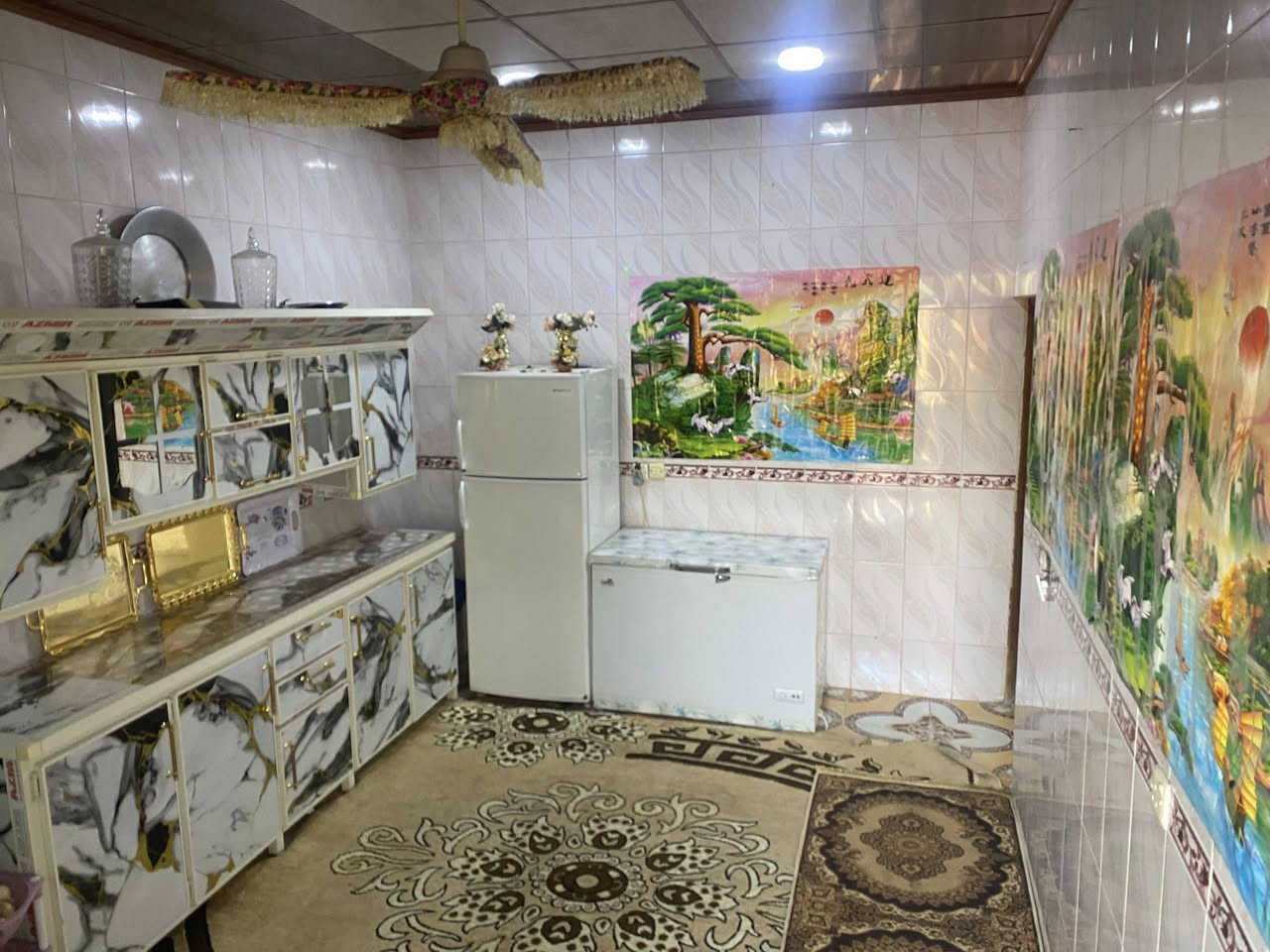 السلام عليكم بيت لبيع  ومراوس موقع اجميله قرب مدرسه بلد الرافدين مكون من ربعه وغرفتين وهول ومطبخ وحمام البيت كامل مكمل سقوف ثانويه سيراميك  
يرحم اهلك لاتكلي دزلي صور الشراي يجي ويشوف ويدلل 
السعر 45  وبي مجال 
***********
