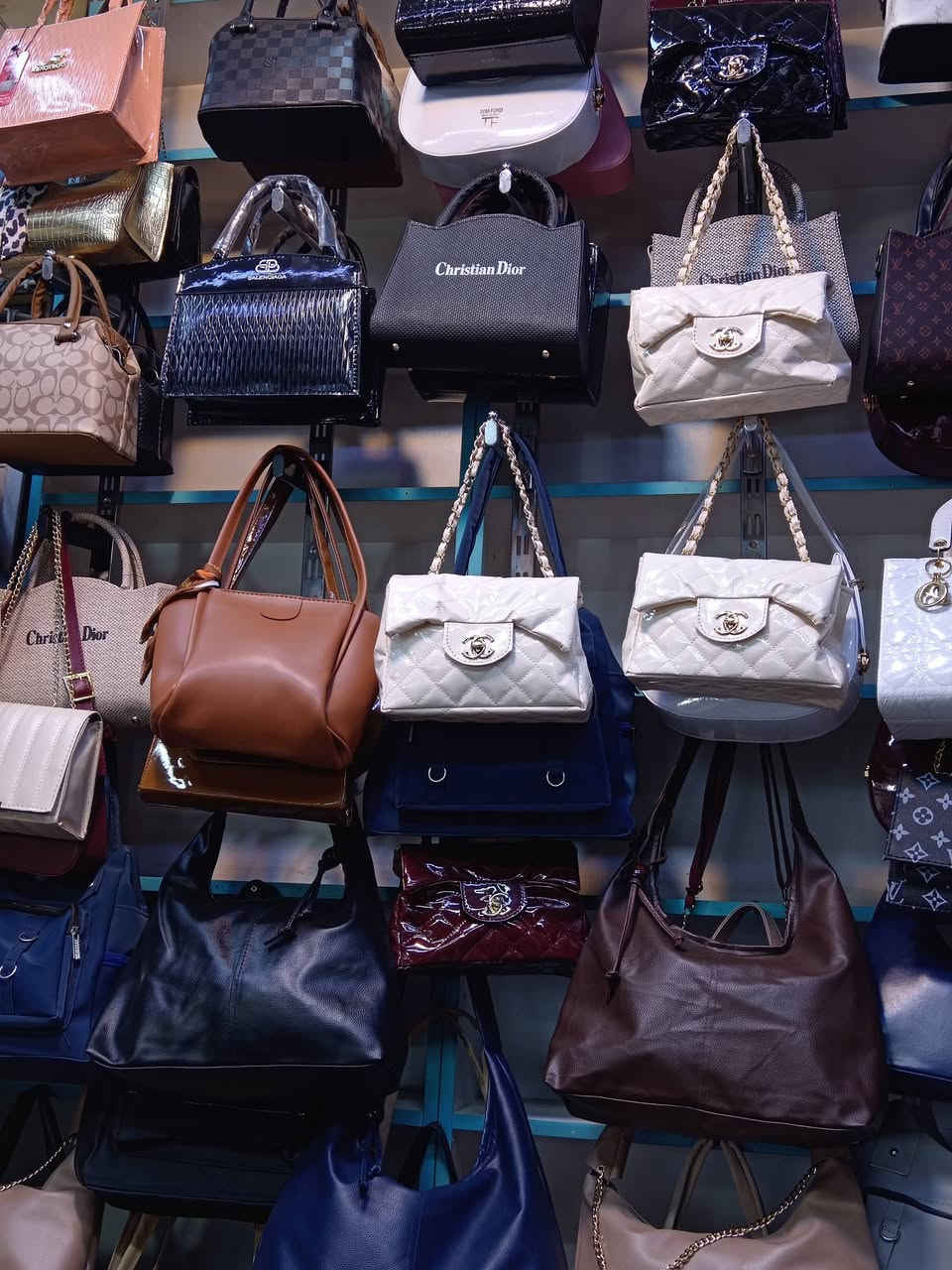 حقائب نسائي سعر ب5
عنوان حله سوك المسكف قرب سوك الصفافير

***********
