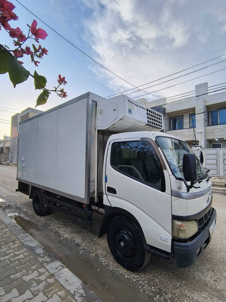 كنتر  تيوتا دانيا اصل براد 2001 (ياباني) رقم قادسيه انكليزي سنويه لغايه 2030 .. محرك وكير وحداديه مال كنتر كله جديد .. مكفوله من ضربه والصبغ والتبديل والخياس.. براد شغال منفصل يعمل كاز وكهرباء.. (طول البراد 4امتار وربع) السعر 110 دَولار.. مكاني النجف الاشرف شارع المطار للاستفسار *********** غير متواجد عالفيس الشراي يخابر
