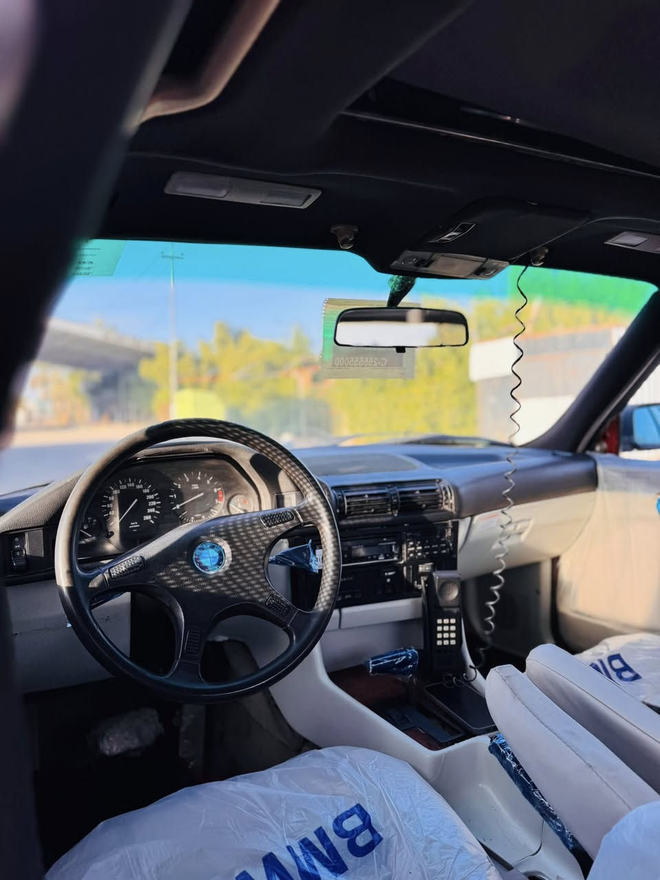 السلام عليكم 
للبيع 525 مسكر 
رقم بغداد 
فتحة بجم عريض 
م 1991 تحويل مباشر 

…..ملاحضة….السيارة بيها بعض النقوصات 
للاستفسار اكثر اتصل وتشلع عيوني 
مكاني بابل 
ه ***********
السعر،،،،53 وبيها مجال بعد المعاينة 
شي قليل
