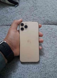 ايفون 11 برو ذاكرة 256 بطارية 72 الجهاز كلش نضيف أمانة الله بي فطر صغي...