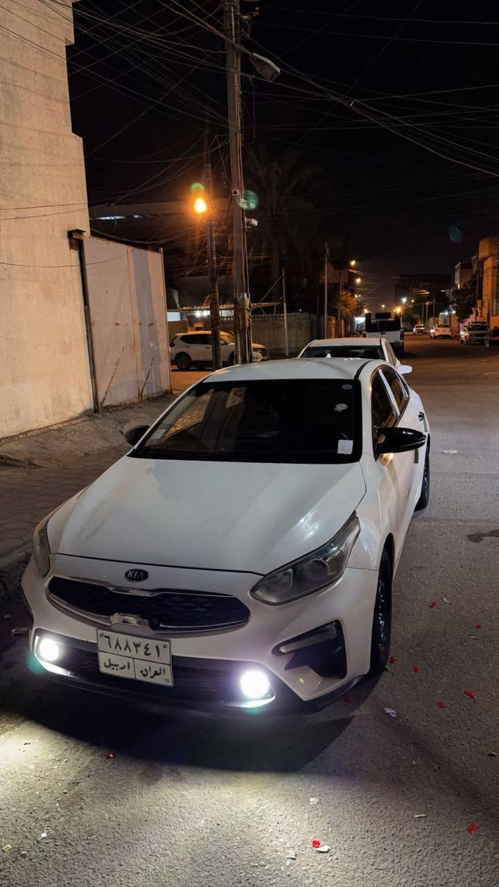 كياا سيراتو خليجي
المديل 2019 
السياره خير من الله وجاهزه وتخم تاير ويل اسود جديد بيه مواصفات السياره فول ما عده الفتحه والبصمه 
منظومة زنون شادله أصلي
السياره مواصفاته اشاير بل مري
أنظمة قياده 
Sport
 normal 
Eco 
نضام اي بي اس
تحكم مقود
مثبة سرعه كروس
السياره بيه رشات صبغ فقط فقط صبغ بدون حادث السياره طابكه وذابين عليهه بطش السياره احلى بهواي من الصور تجي وشوف بعينك مكان السياره البصره
غير متوفر على الفيس للاستفسار الاتصال على : *********** موجود واتس اب البصرة, العراق
