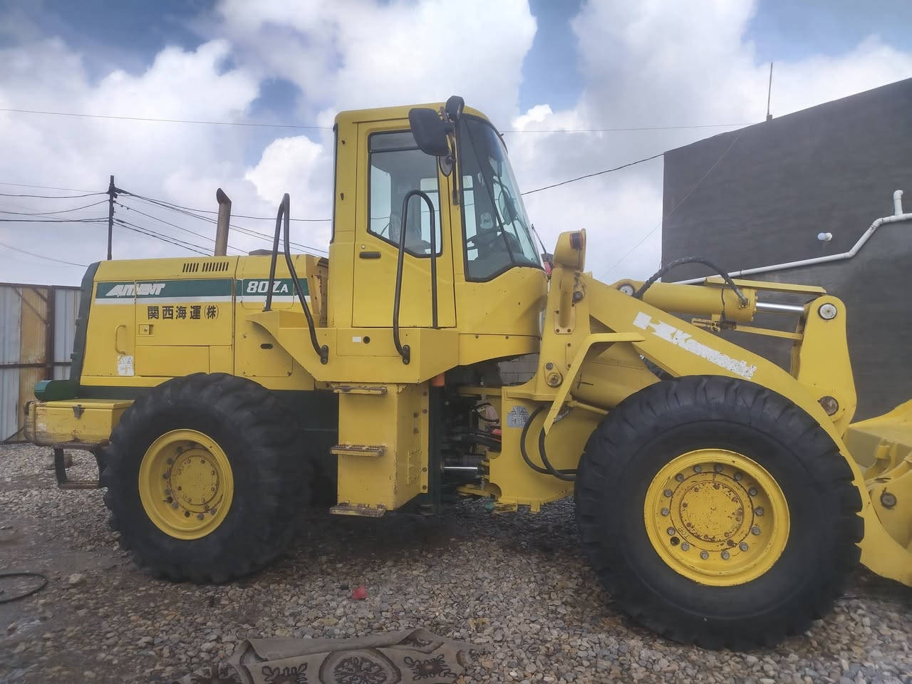 شفل كاوسكي للبيع حجم ٨٠ محرك نيسان وارد ياباني ليبر هادروليك كير بلادي ممامفتوح محرك لا صرف ولا بخار رقم جديد للاستفسار ***********
