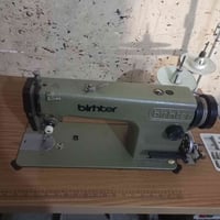 مكينة خياطة • للبيع • محتاج فلوس