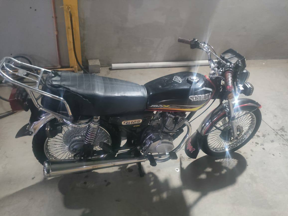 السلام عليكم تايكر ٢٣للبيع أو مراوس بتايكر دراجه خير من الله اوراق موجوده مكان ديالى كنعان 
الاستفسار اكثر ***********
السعر 480وبيها مجال
