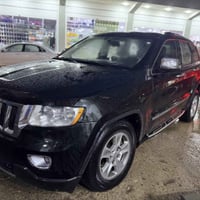 جيب 2012 سعره 129 بيهه قطعتين ونص بدون حادث وبدون دواخل 07704907988